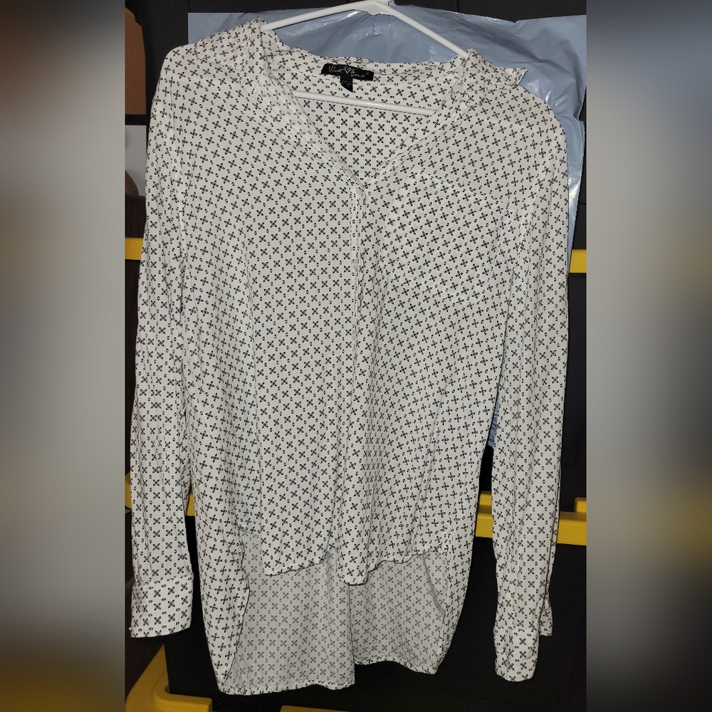 Velvet Heart Womens Button Up Shirt Medium White Geometric Long Sleeve Roll Tab
